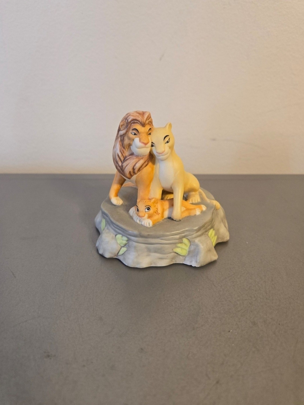 Lion King Music Box Porcelain Figure of Simba and Nala “Circle Of Life”